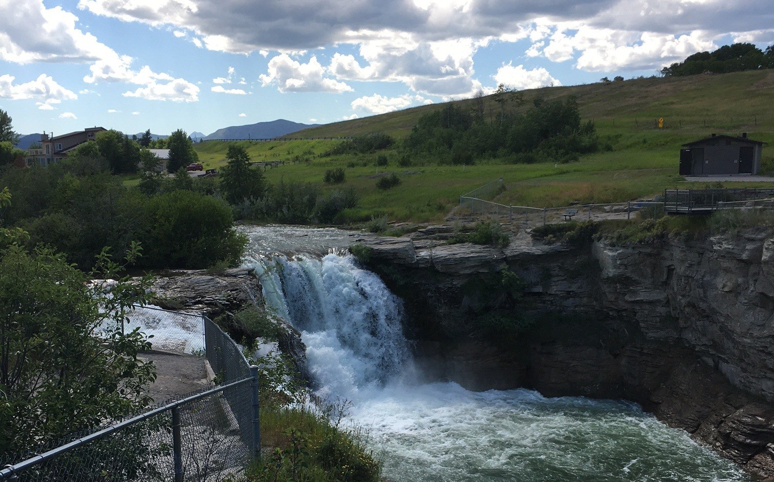 Lundbreck Falls